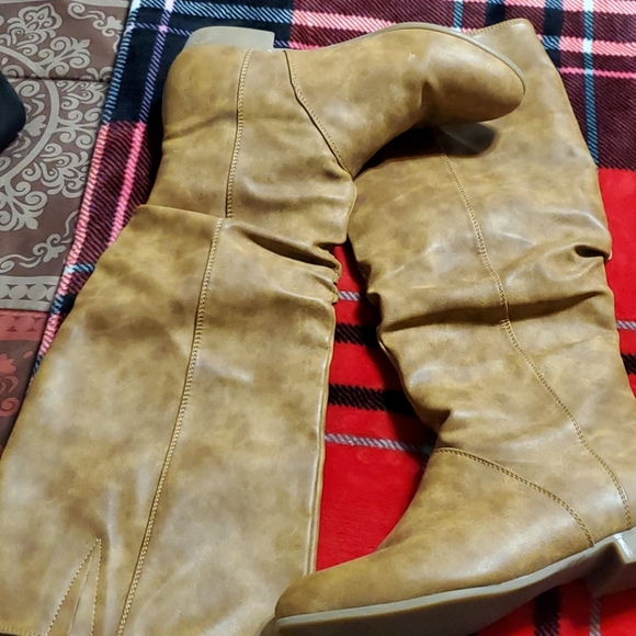 Knee high brown boots - Picture 2 of 2
